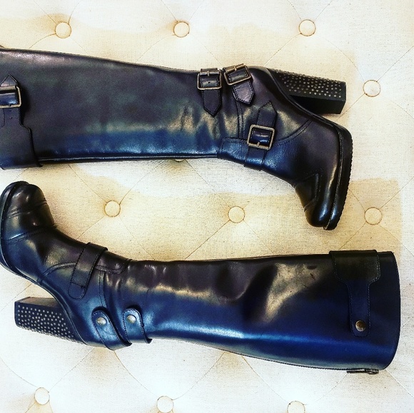 Black Leather boots - Picture 2 of 8